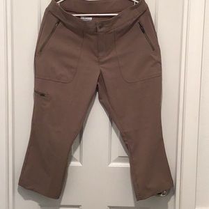 Columbia dry fit capris